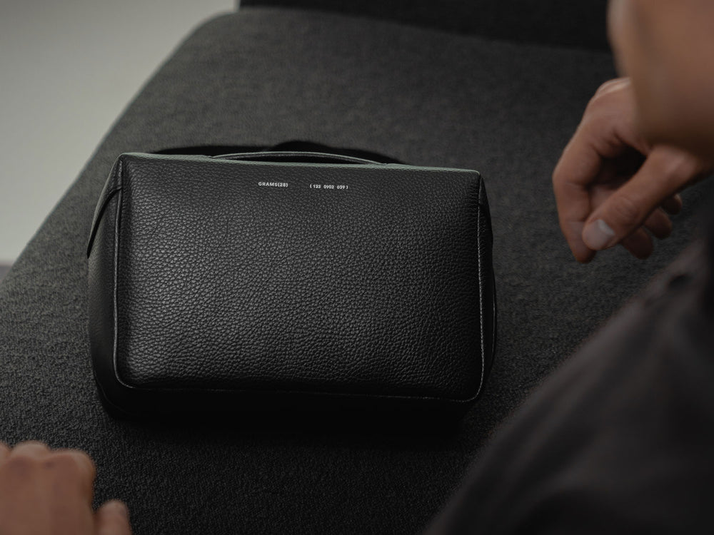 GRAMS(28) รุ่น 133 Essential Case Max - กระเป๋าอเนกประสงค์ - สี Pebbled Black 15 GRAMS(28) รุ่น 133 Essential Case Max - กระเป๋าอเนกประสงค์ - สี Pebbled Black