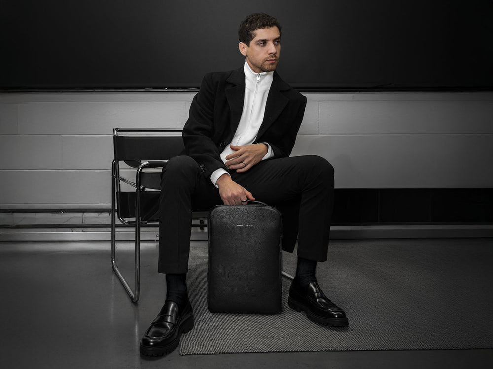 GRAMS(28) รุ่น 150 Daypack - กระเป๋าเป้สะพายหลัง - สี Pebbled Black 34 GRAMS(28) รุ่น 150 Daypack - กระเป๋าเป้สะพายหลัง - สี Pebbled Black