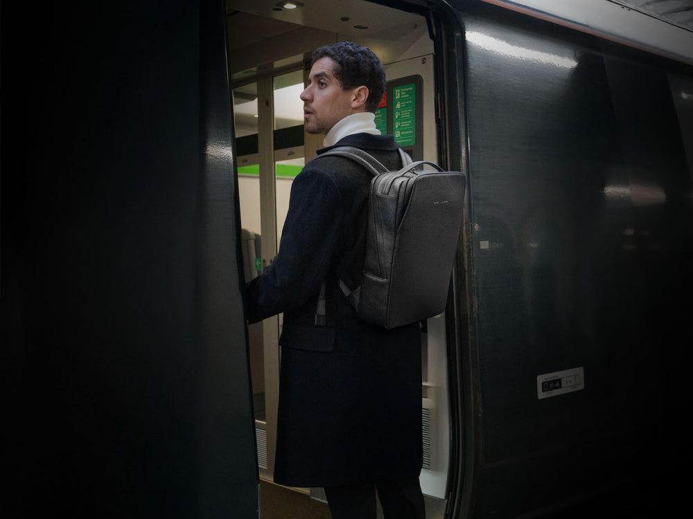 GRAMS(28) รุ่น 150 Daypack - กระเป๋าเป้สะพายหลัง - สี Pebbled Black 33 GRAMS(28) รุ่น 150 Daypack - กระเป๋าเป้สะพายหลัง - สี Pebbled Black