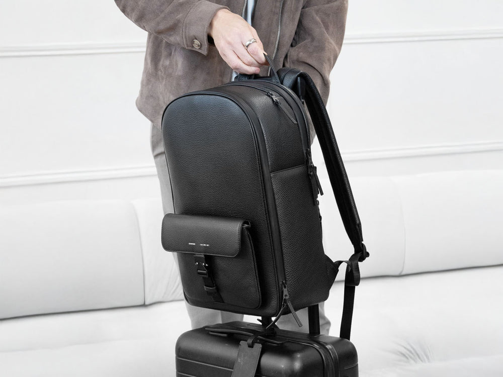 GRAMS(28) รุ่น 152 Transit Backpack - กระเป๋าเป้สะพายหลัง - สี Pebbled Black 42 GRAMS(28) รุ่น 152 Transit Backpack - กระเป๋าเป้สะพายหลัง - สี Pebbled Black