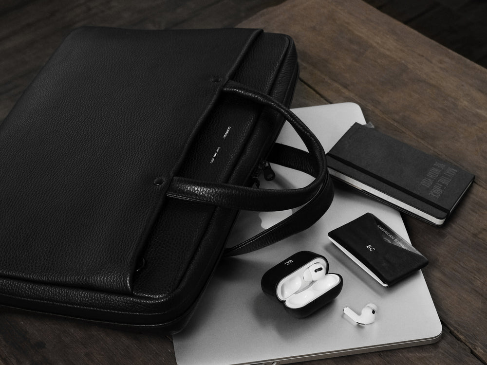 GRAMS(28) รุ่น 159 Folio Pro (Pebbled Leather) - กระเป่าใส่ Laptop 16" - สี Black 13 GRAMS(28) รุ่น 159 Folio Pro (Pebbled Leather) - กระเป่าใส่ Laptop 16" - สี Black
