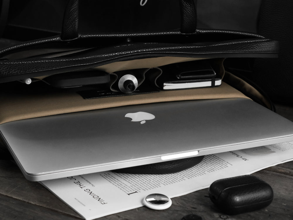 GRAMS(28) รุ่น 159 Folio Pro (Pebbled Leather) - กระเป่าใส่ Laptop 16" - สี Black 14 GRAMS(28) รุ่น 159 Folio Pro (Pebbled Leather) - กระเป่าใส่ Laptop 16" - สี Black