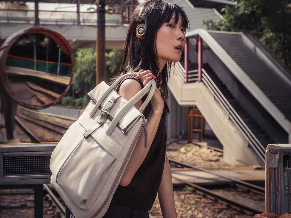 GRAMS(28) รุ่น 704 Urban Folio Bag - กระเป๋าถือ - สี Blue 23 GRAMS(28) รุ่น 704 Urban Folio Bag - กระเป๋าถือ - สี Blue