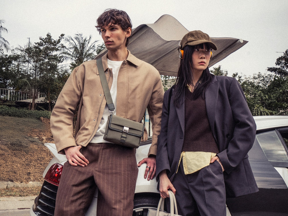 GRAMS(28) รุ่น 702 Urban Pack - กระเป๋าสะพายข้าง - สี Off-White 25 GRAMS(28) รุ่น 702 Urban Pack - กระเป๋าสะพายข้าง - สี Off-White