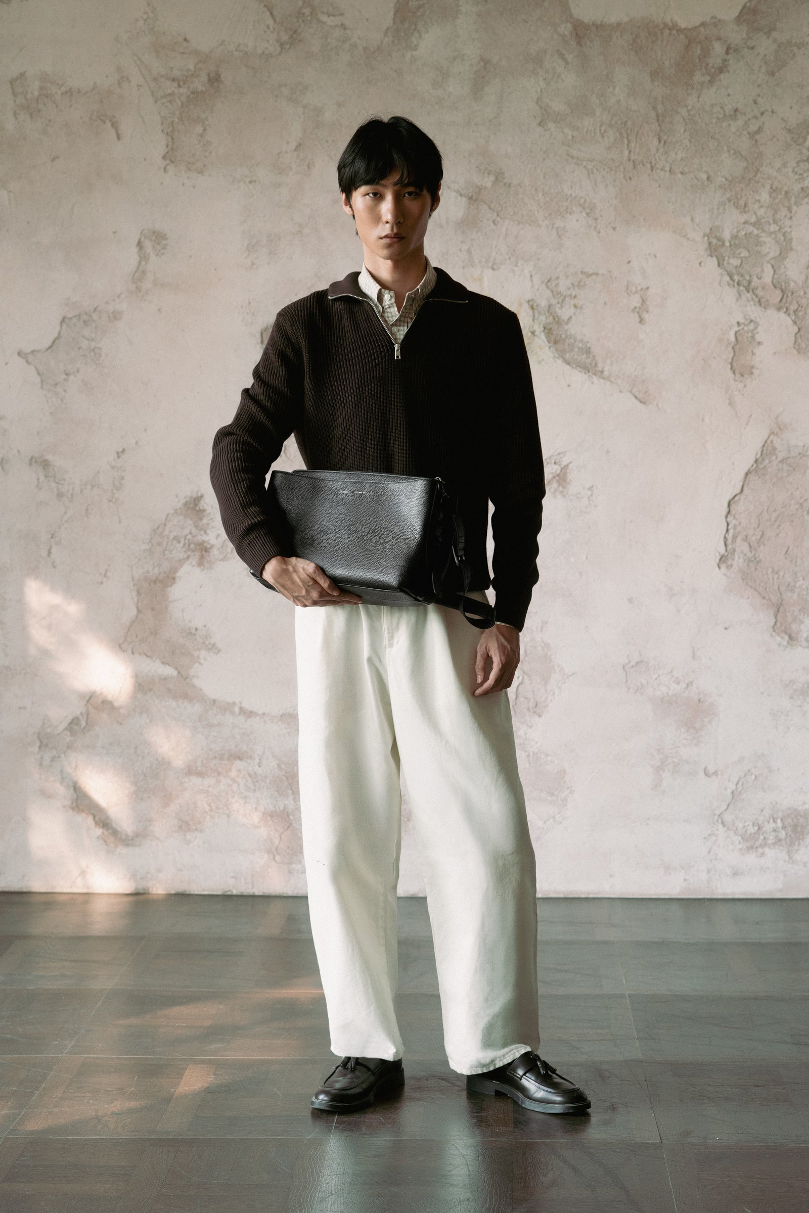 197 Envoy Crossbody