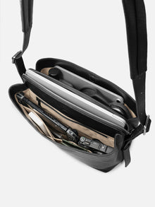 197 Envoy Crossbody