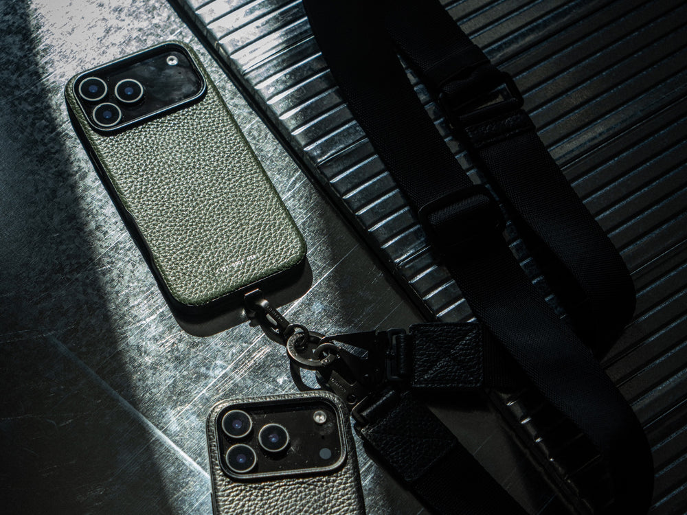 GRAMS(28) รุ่น 121 MagSafe Leather (Pebbled Leather) - เคส iPhone 17 Pro - สี Navy Blue 27 GRAMS(28) รุ่น 121 MagSafe Leather (Pebbled Leather) - เคส iPhone 17 Pro - สี Navy Blue