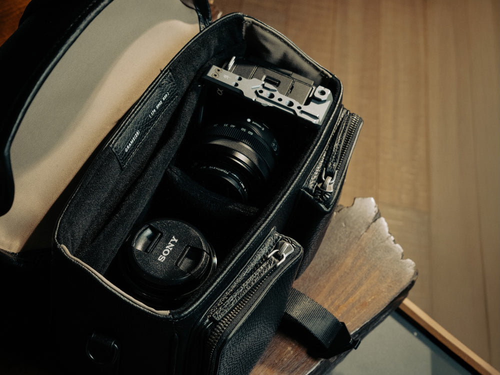 GRAMS(28) รุ่น 174 Rogue Sling - กระเป๋าสะพายข้าง - สี Pebbled Black