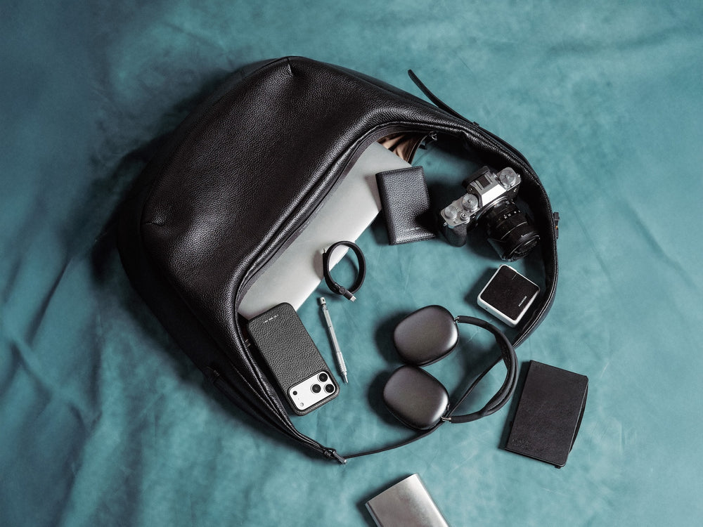 GRAMS(28) รุ่น 191 Rio Crossbody Bag - กระเป๋าสะพายข้าง - สี Black Pebbled