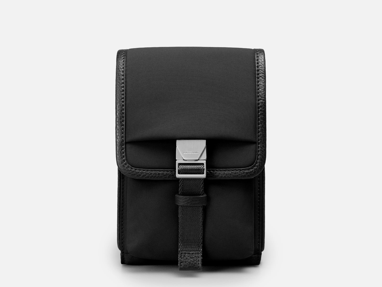 Grams28 157 エッセンシャルクロスボディバッグ MR LEE x GRAMS28 157 Essential Sling